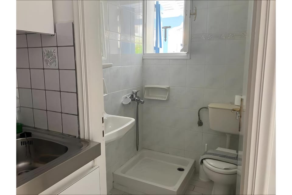 Bathroom, Living room