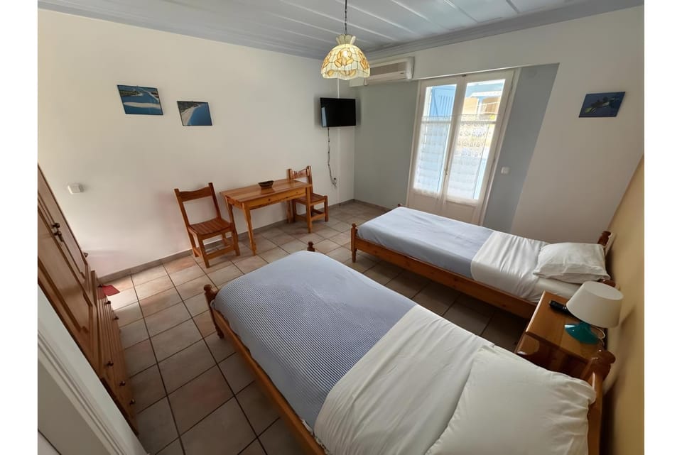 Property building, Living room, Bedroom