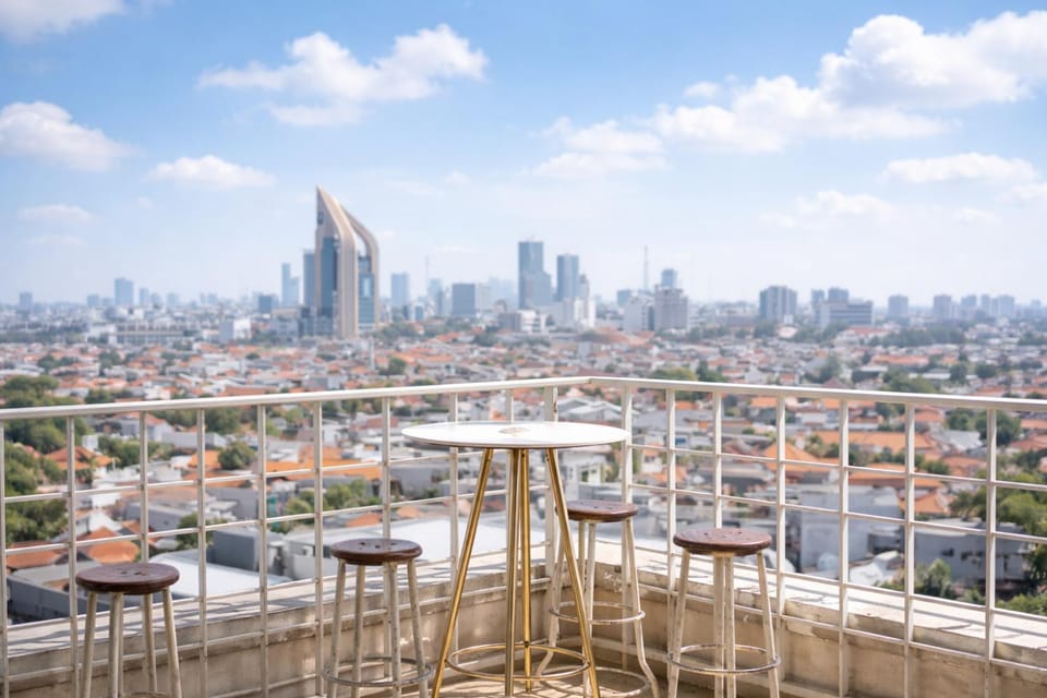 Restaurant/places to eat, View (from property/room), City view, Drinks