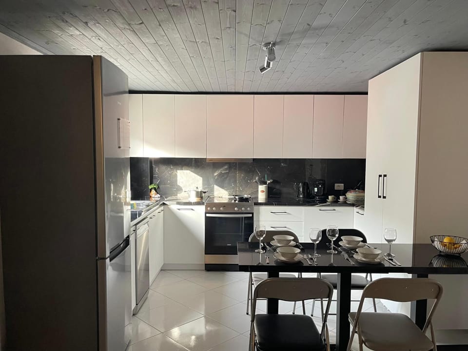 SH Guesthouse Apartment in Ksamil