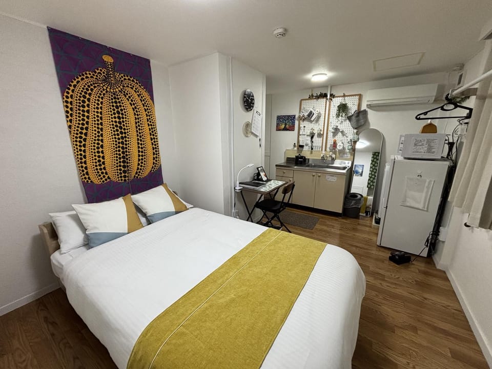 Bed, Kitchen or kitchenette, Bedroom