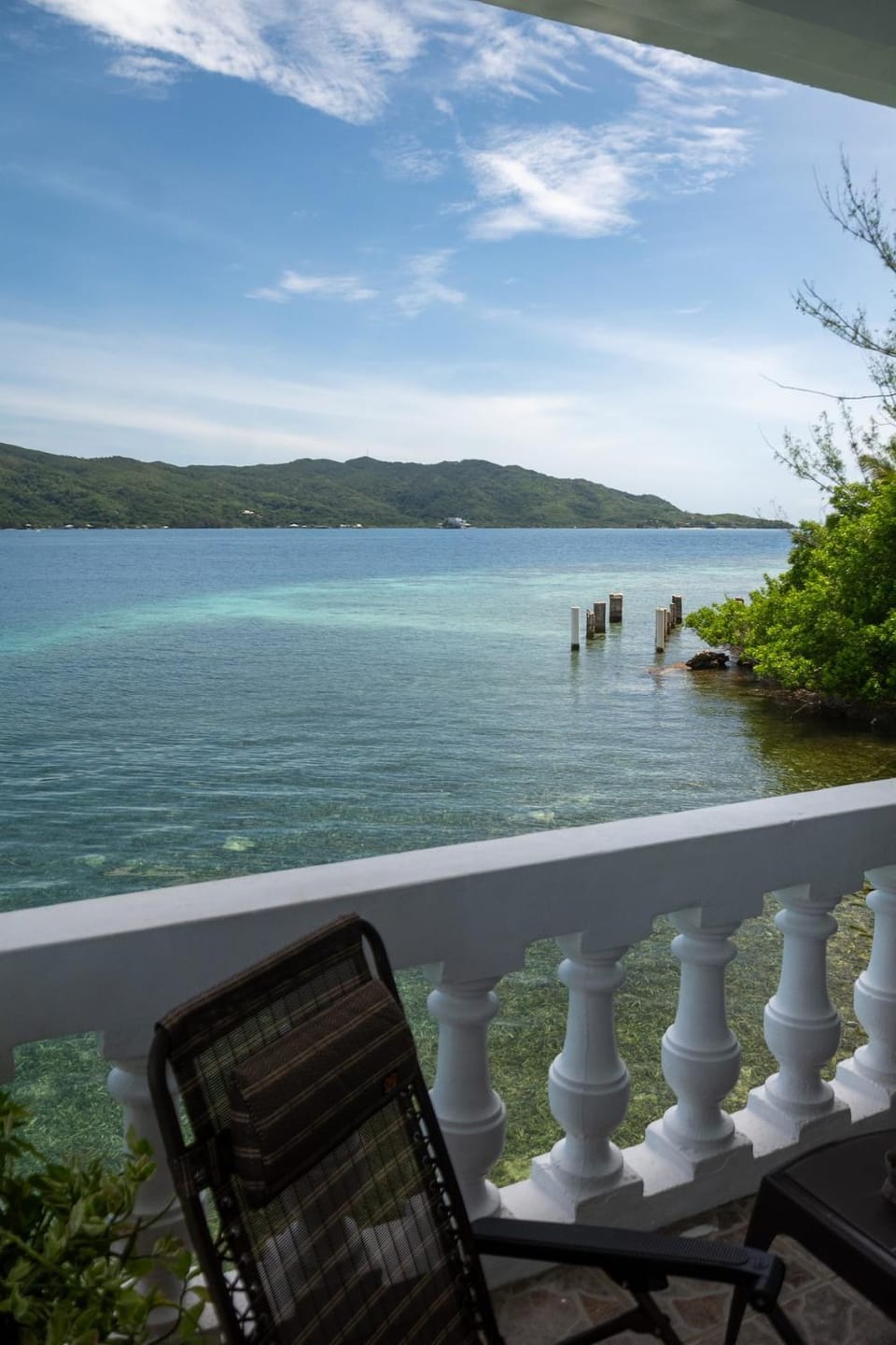 Pond Cay - Family Vacation Rental House in Guanaja