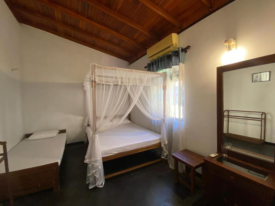 Bedroom, air conditioner