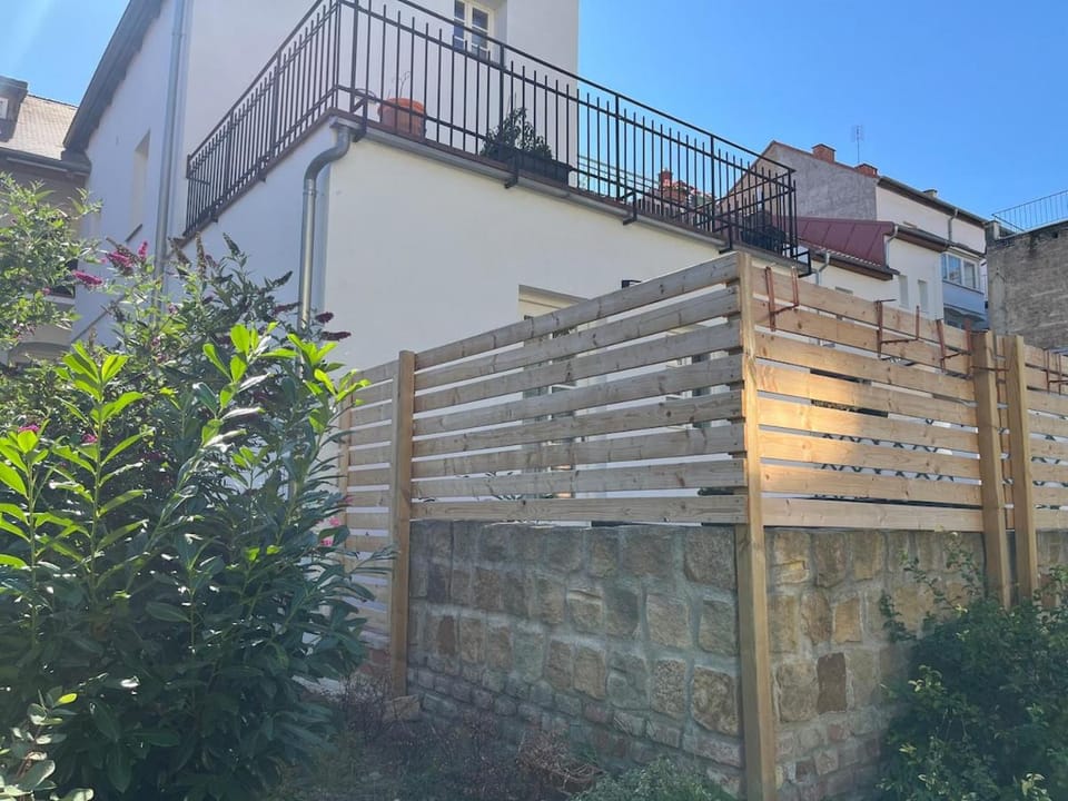 Property building, Garden, Balcony/Terrace, Garden view