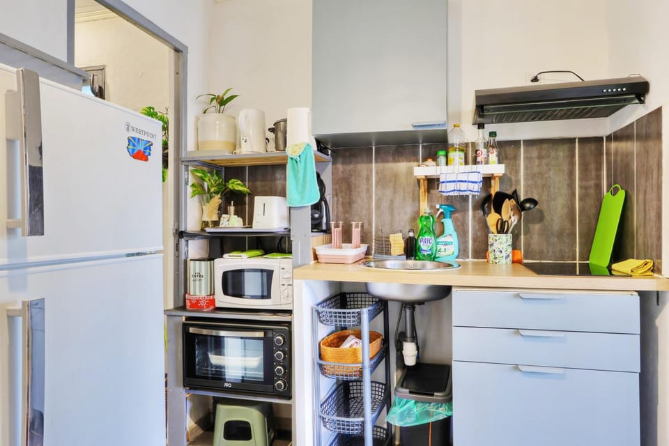 Kitchen or kitchenette