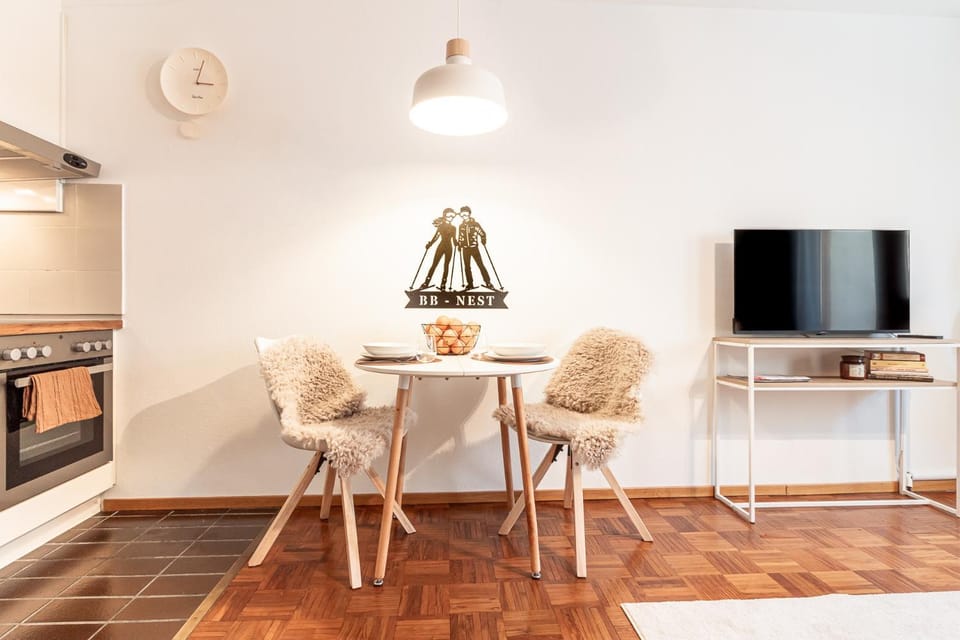 Photo of the whole room, Dining area, Lunch, Parking, stove
