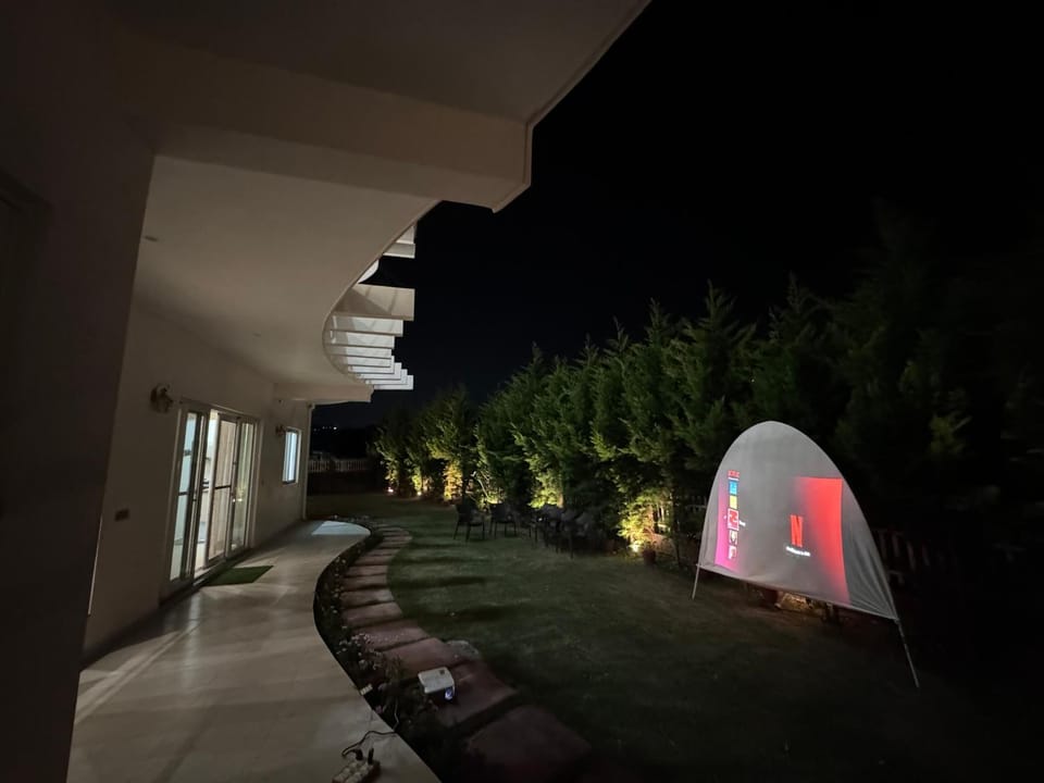 Bella Casa, 3BR Villa Mountain Views & PVT Lawn Villa in Uttarakhand