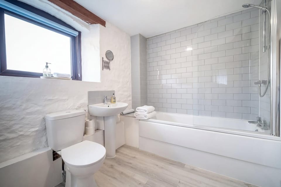 Pair of Cornish Holiday Cottages Bude - Sleeps 10 House in England