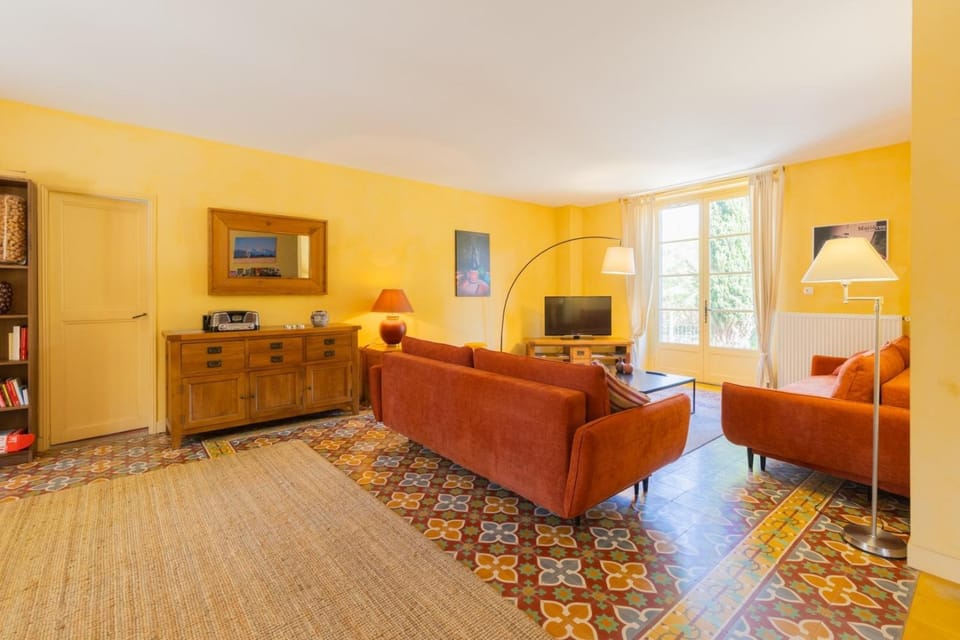 Property building, Living room