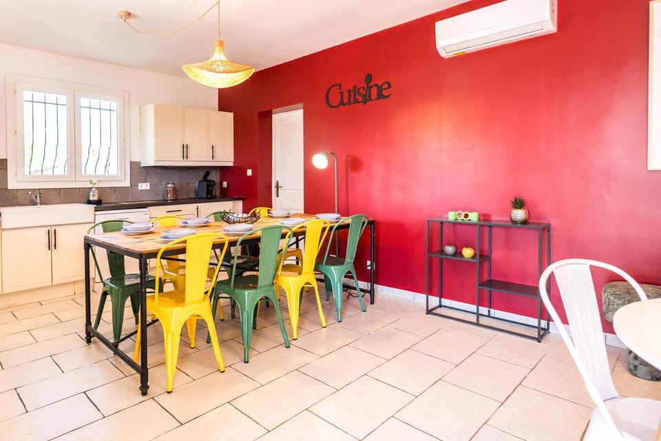 Property building, Kitchen or kitchenette, Living room