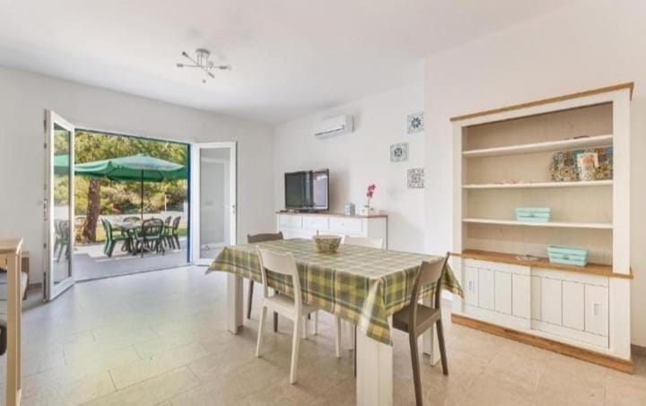 TV and multimedia, Living room, Dining area, Garden view, air conditioner