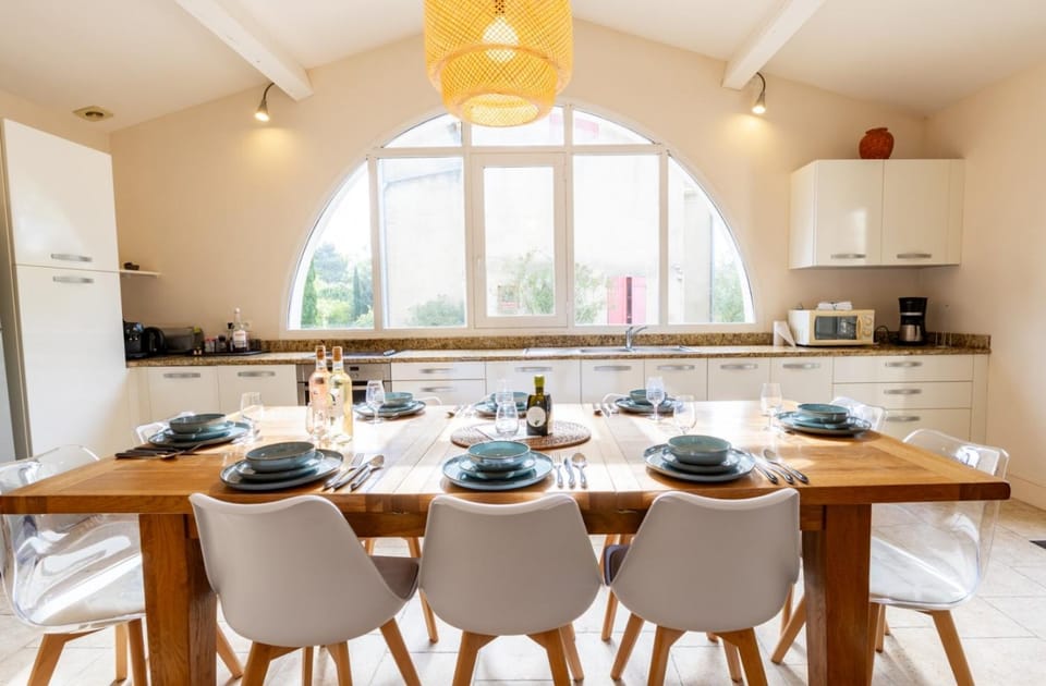 Property building, Kitchen or kitchenette, Living room