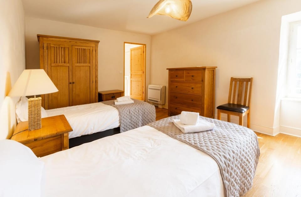 Property building, Living room, Bedroom