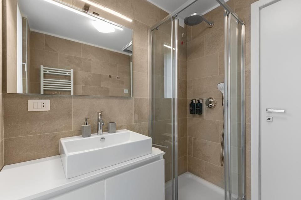 Shower, Bathroom, towels