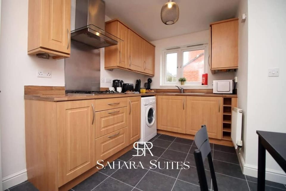 Spacious 5BR City Centre - Ideal for Contractors - Parking House in Newport