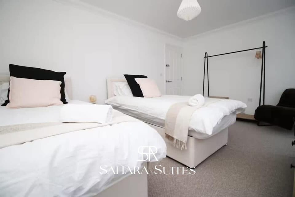 Spacious 5BR City Centre - Ideal for Contractors - Parking House in Newport