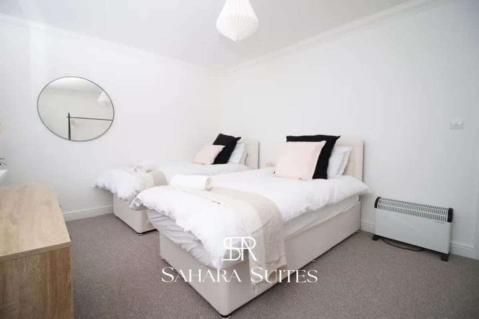 Spacious 5BR City Centre - Ideal for Contractors - Parking House in Newport