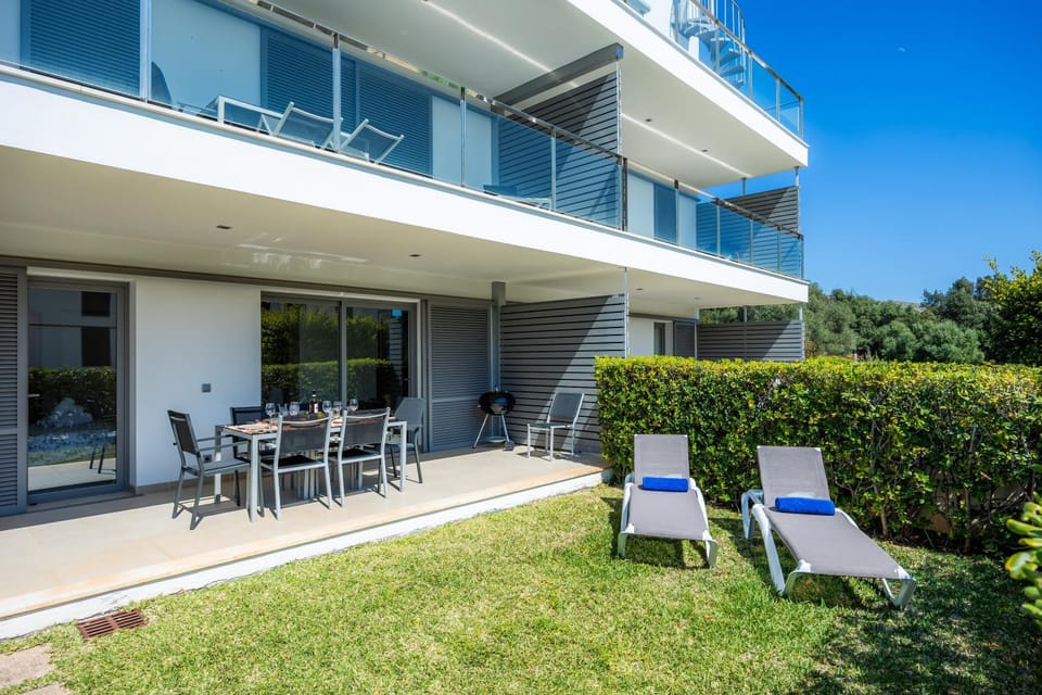 Property building, Balcony/Terrace, Living room