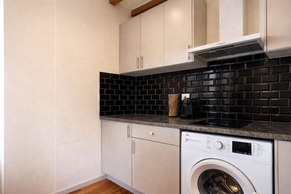 Kitchen or kitchenette, stove, washing machine