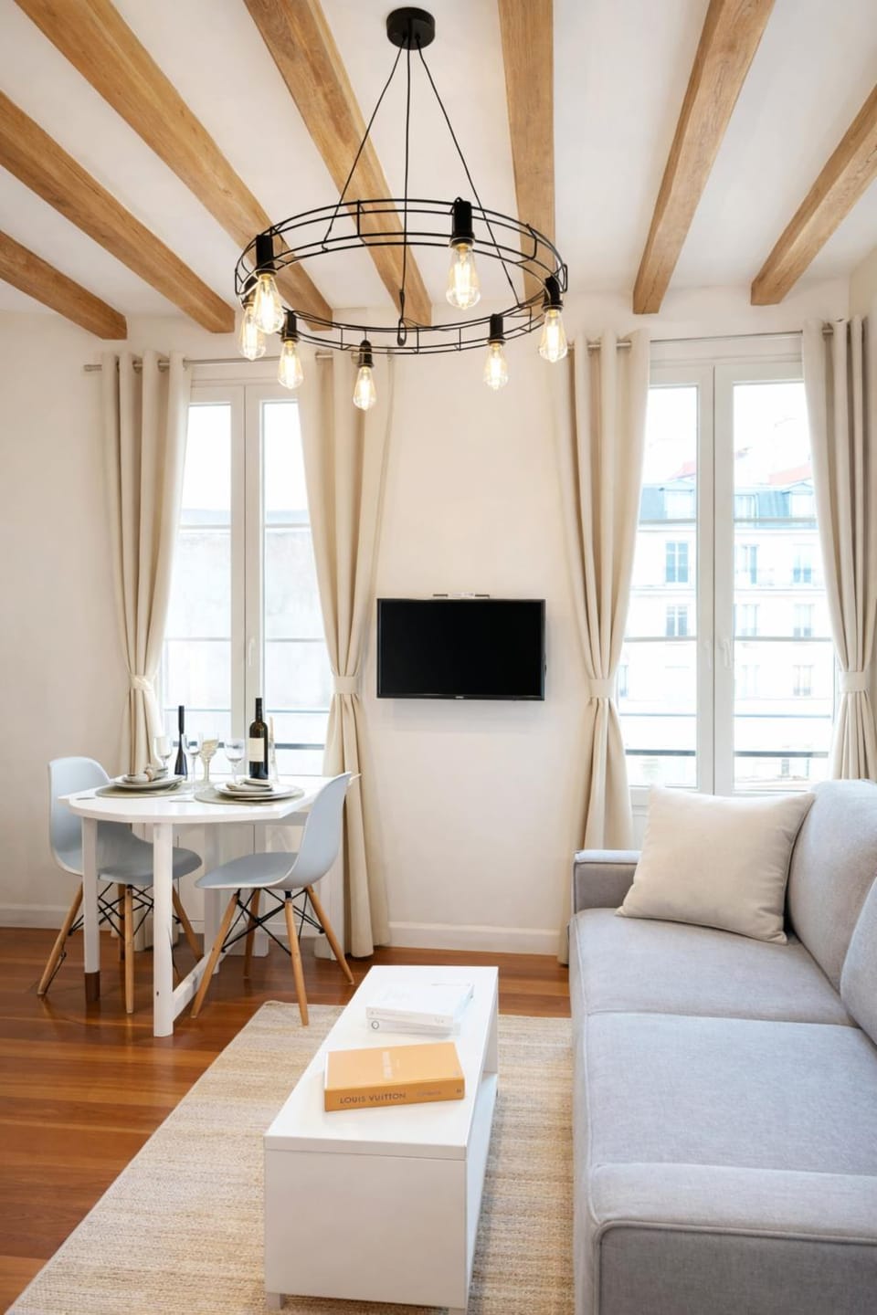 Property building, Communal lounge/ TV room, TV and multimedia, Living room, Seating area, Dining area