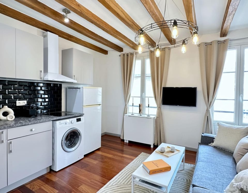 Communal lounge/ TV room, Coffee/tea facilities, Kitchen or kitchenette, Living room, Seating area, Dining area, stove, toaster, washing machine