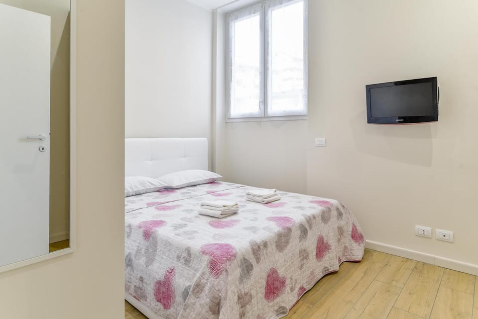 Bed, TV and multimedia, Other, Bedroom