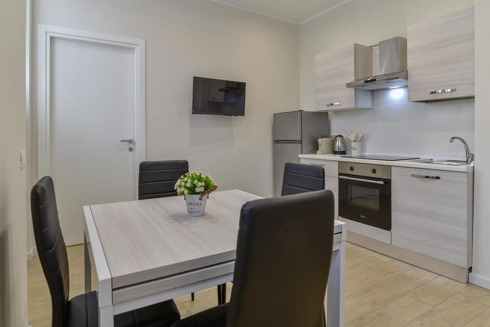 Kitchen or kitchenette, Other, Dining area, stove
