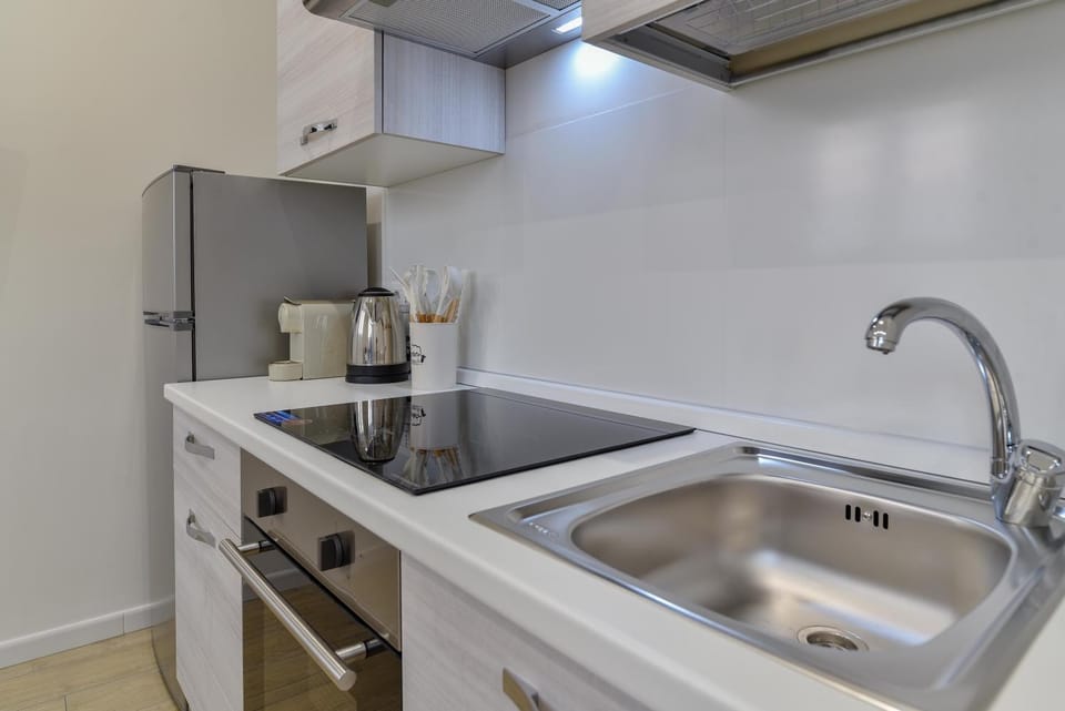 Kitchen or kitchenette, Other, stove