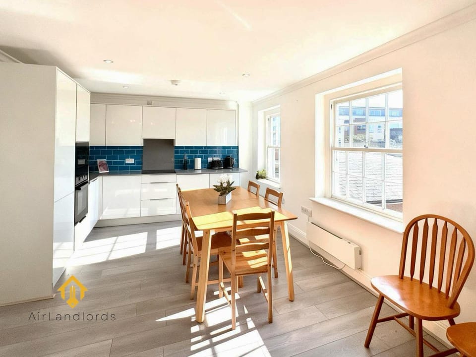 Unique 2 Bedroom Flat in the Heart of Reading! Apartment in Reading