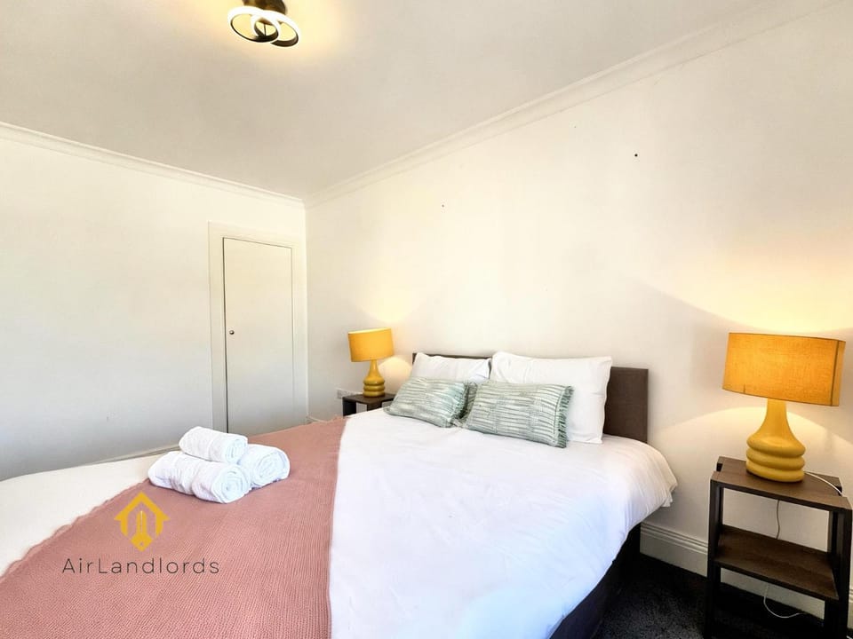 Unique 2 Bedroom Flat in the Heart of Reading! Apartment in Reading