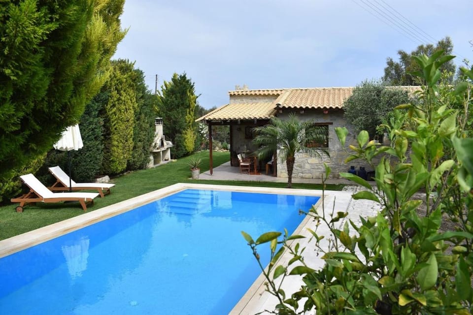 Property building, Patio, Day, Garden, Garden view, Pool view, Swimming pool, sunbed