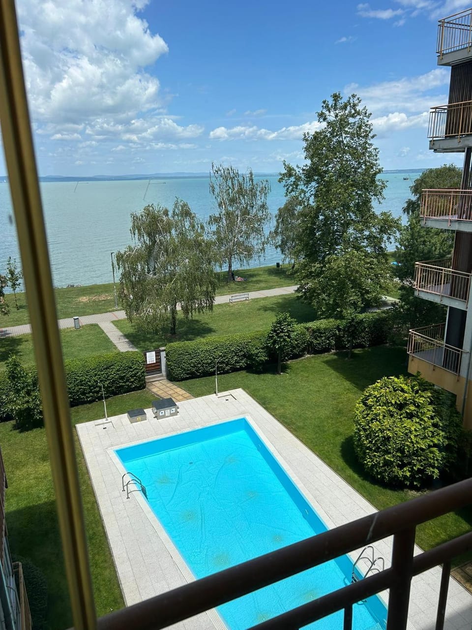 Balcony/Terrace, Lake view, Swimming pool