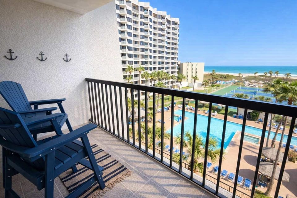 Saida 3603 - 6 Floor Gulf-Front Remodel - Sleeps 8 apts Apartment in South Padre Island