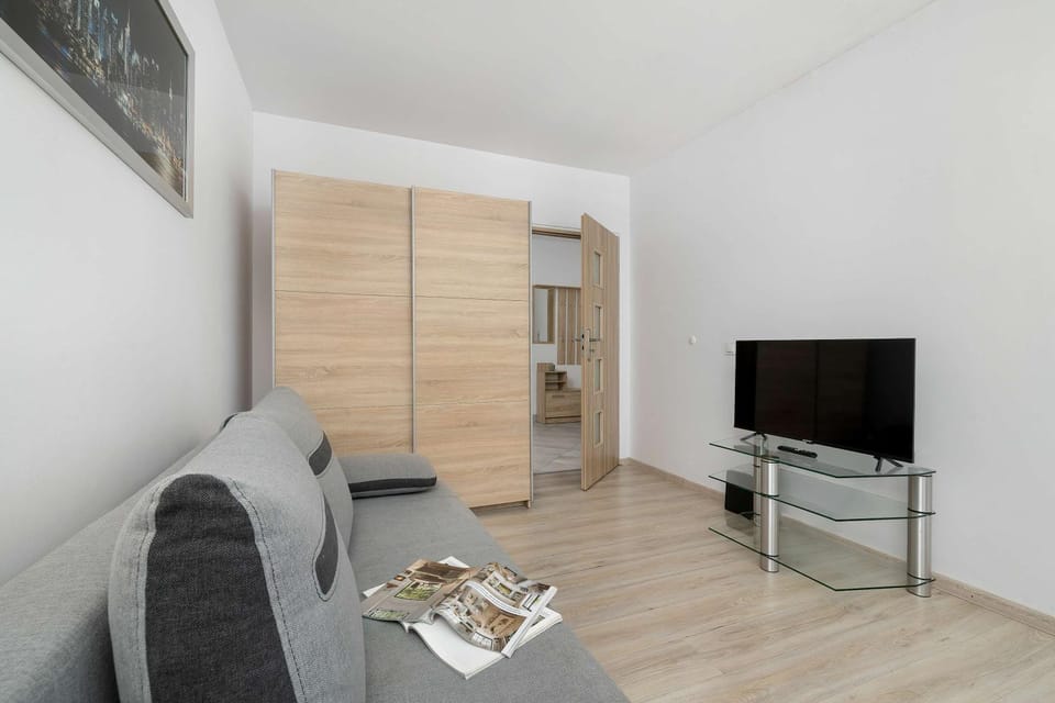 TV and multimedia, Photo of the whole room, Seating area, Bedroom
