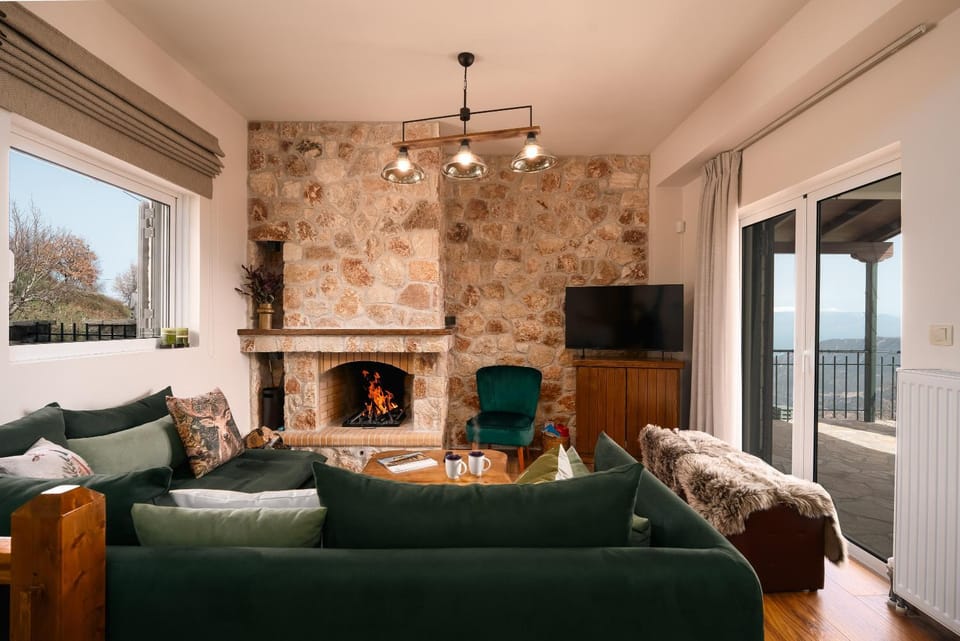 Balcony/Terrace, Living room, Photo of the whole room, Seating area, Mountain view, Location, fireplace