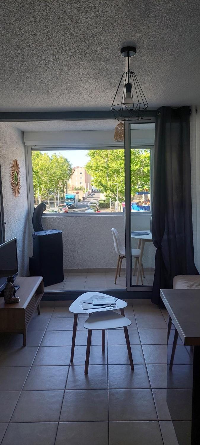View (from property/room), Balcony/Terrace, Living room
