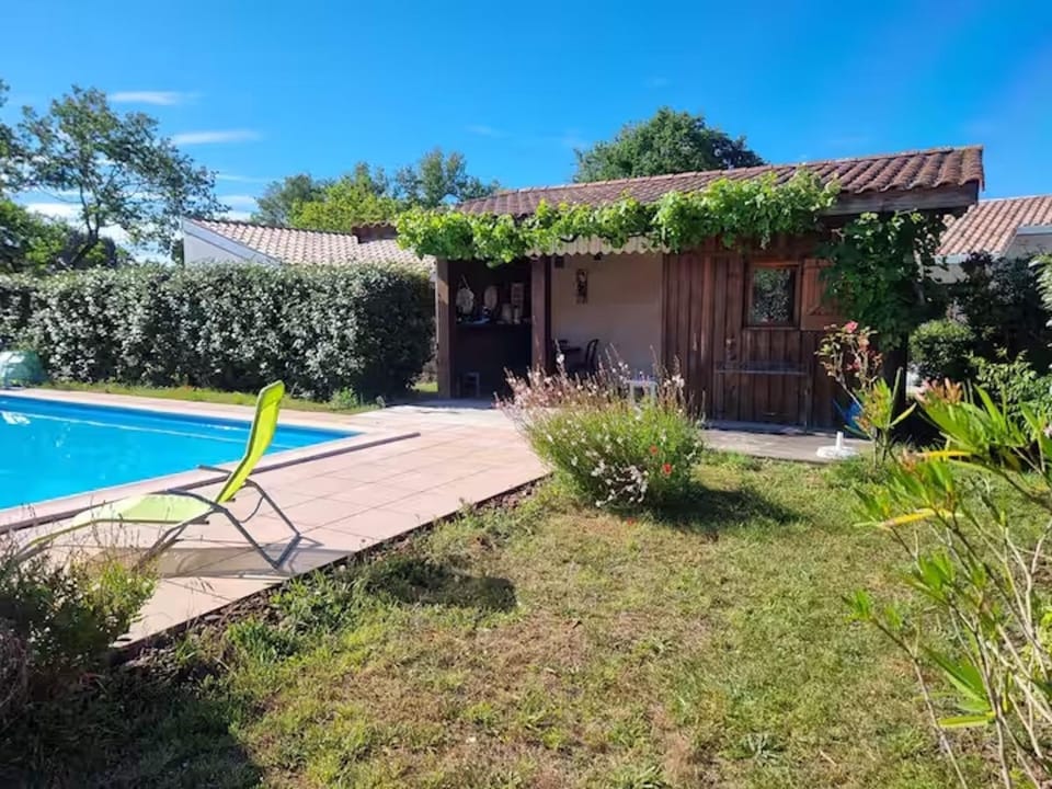 Swimming pool, sunbed