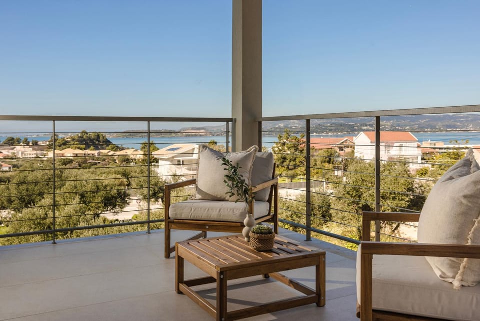 View (from property/room), Balcony/Terrace, Seating area, Sea view