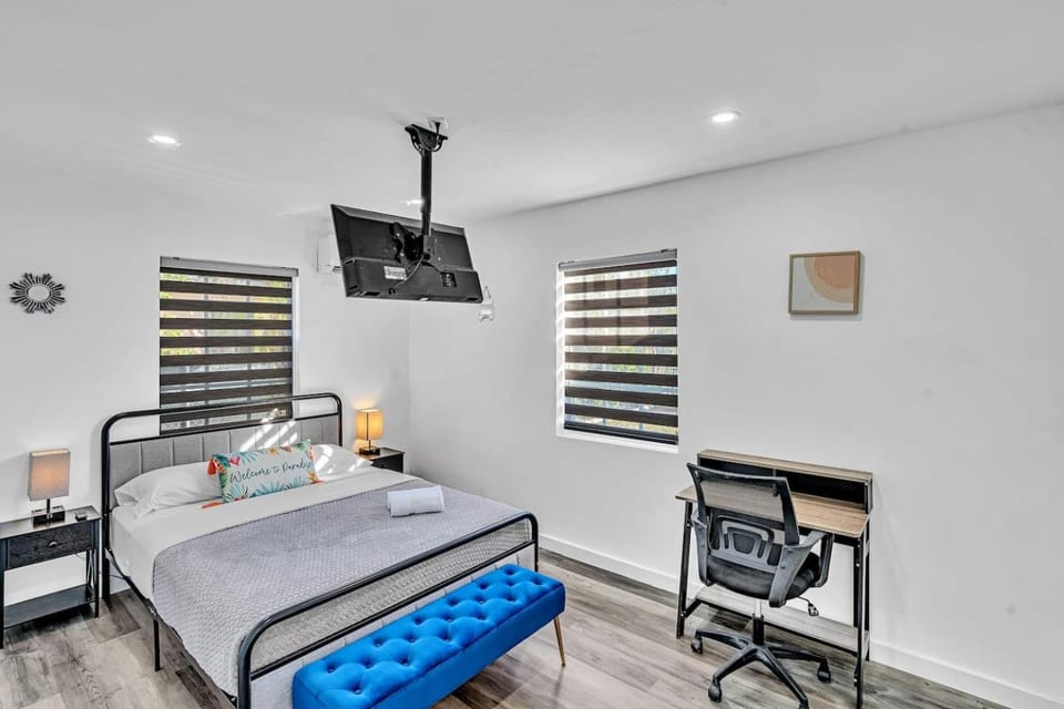 Amazing Big 2 Bedroom Apartment Beach & Casino Apartment in Dania Beach