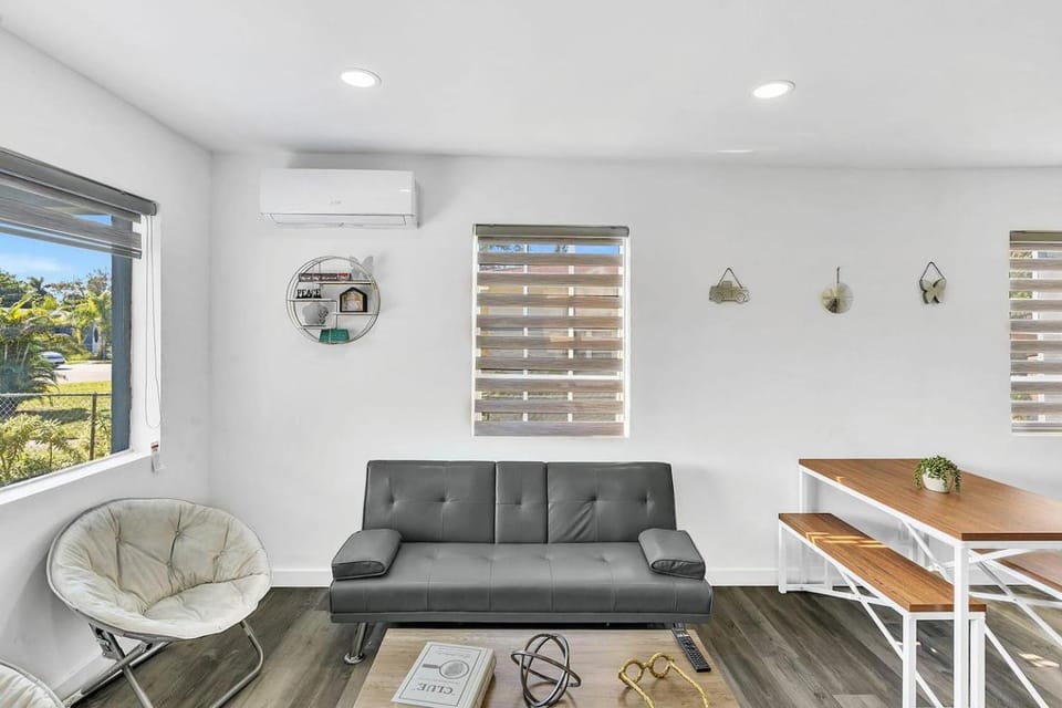 Amazing Big 2 Bedroom Apartment Beach & Casino Apartment in Dania Beach