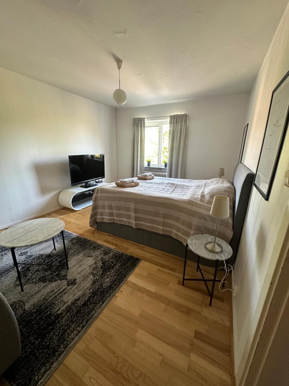 Bed, TV and multimedia, Living room, Bedroom