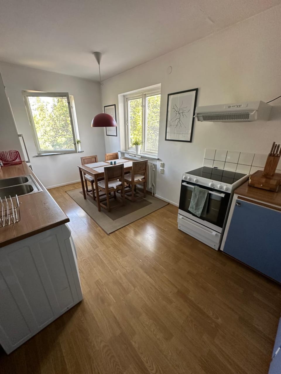 Kitchen or kitchenette, Dining area, oven, stove