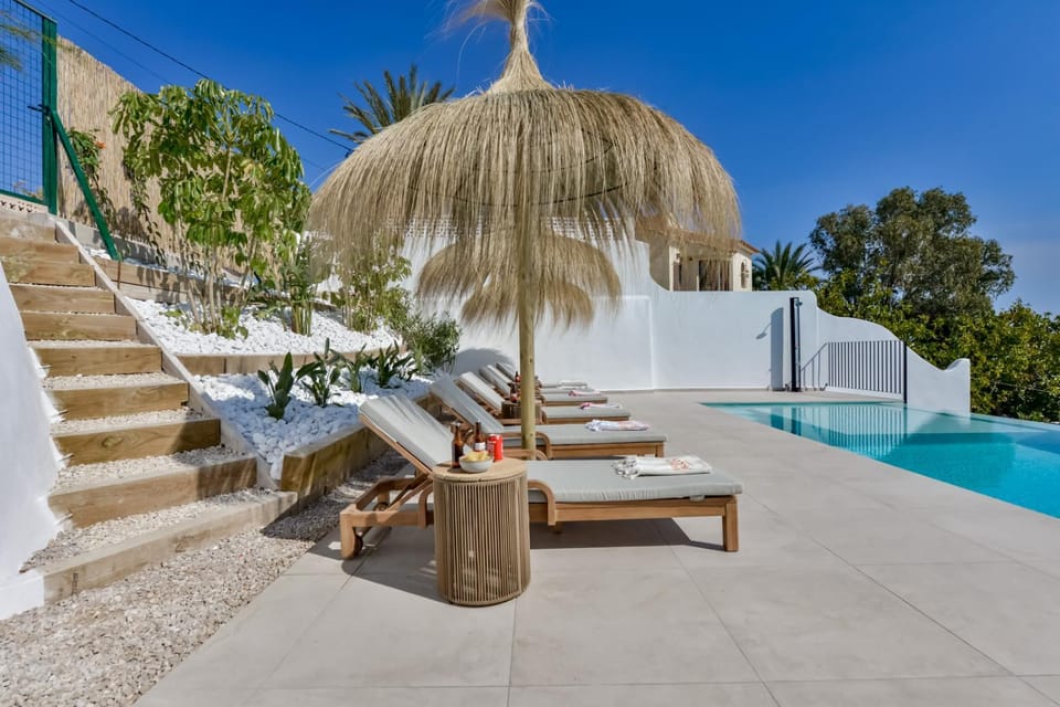 Balcony/Terrace, sunbed