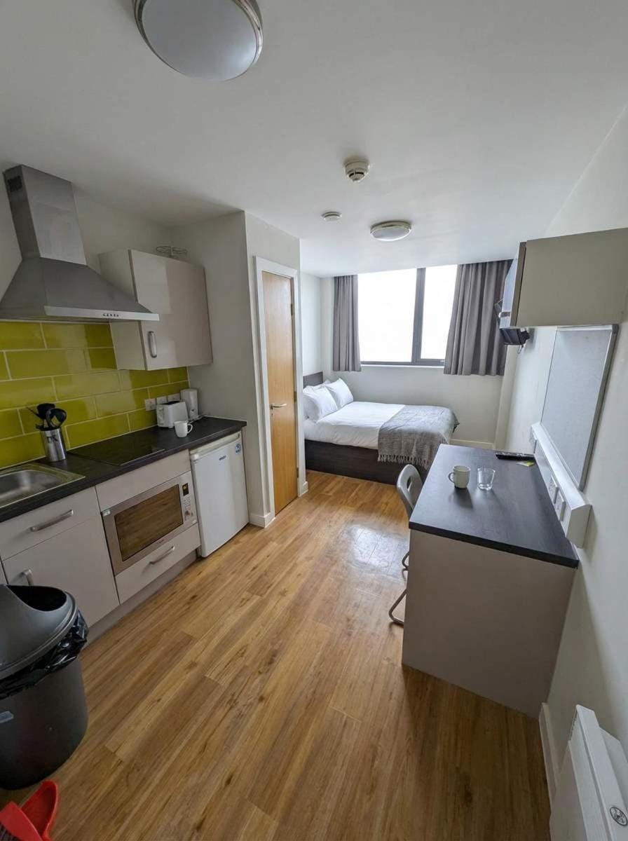 Modern Central Newcastle Studio w Kitchen & WiFi Apartment in Gateshead
