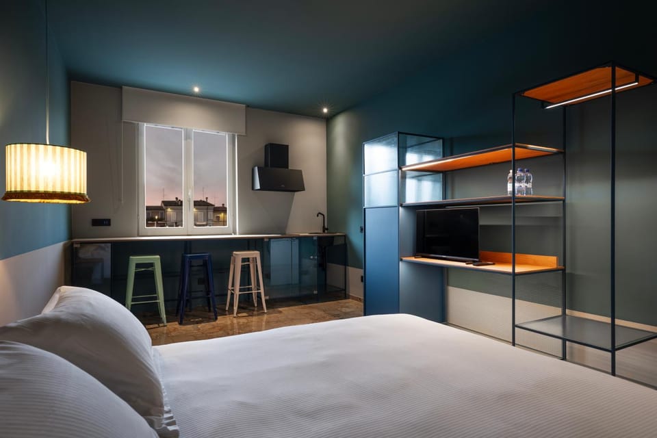 Bed, Kitchen or kitchenette, Photo of the whole room, Bedroom, wardrobe