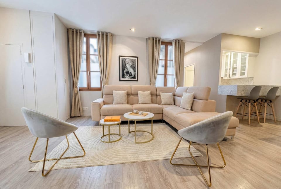 Living room, Seating area, Dining area