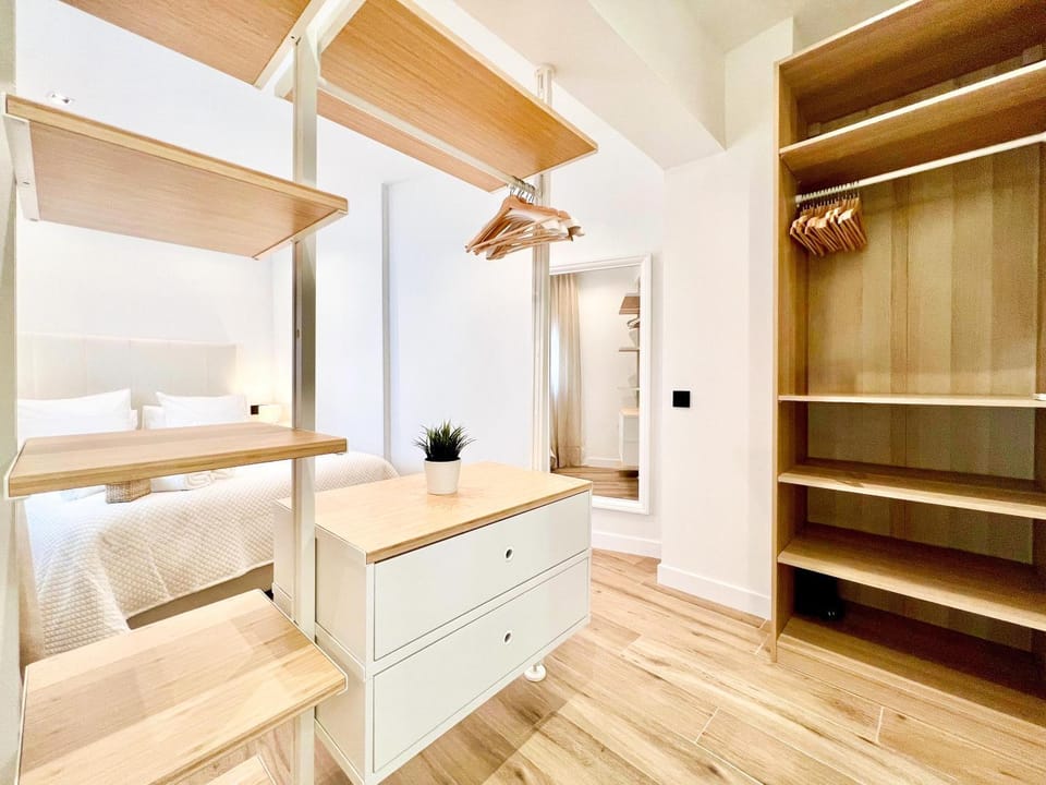 Bed, Photo of the whole room, Bedroom, wardrobe