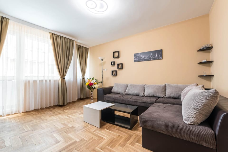 Communal lounge/ TV room, Living room, Seating area