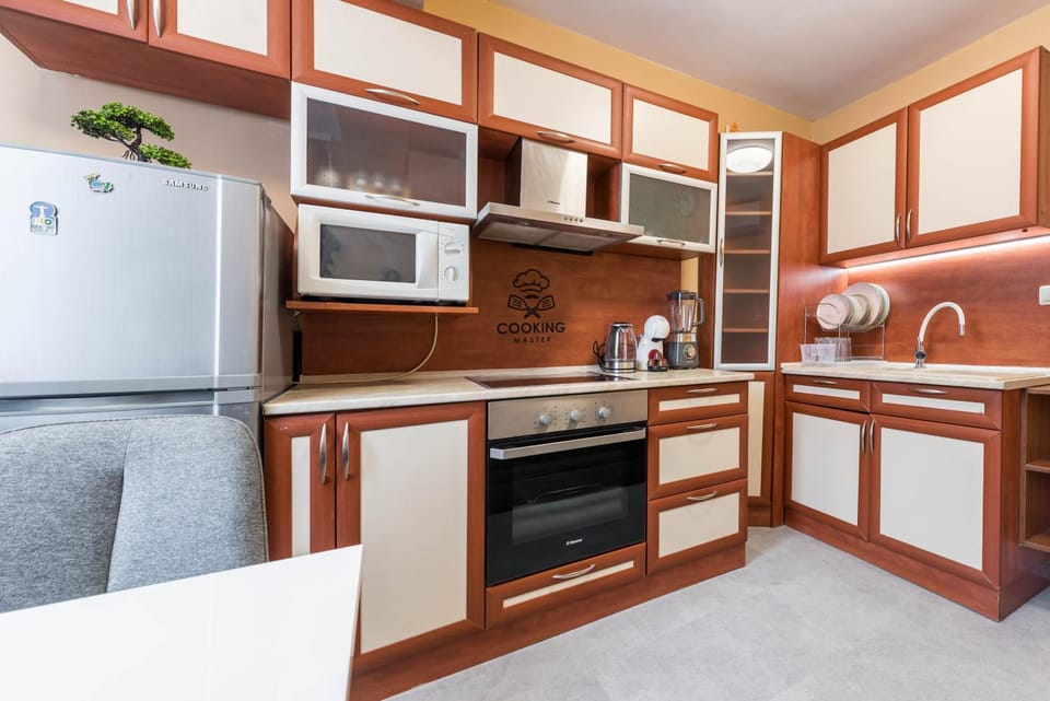 Dining area, kitchen