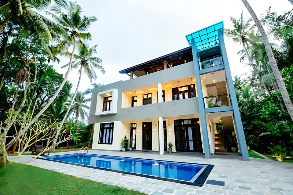 Property building, Day, Garden, Garden view, Pool view, Swimming pool, Swimming pool, sunbed